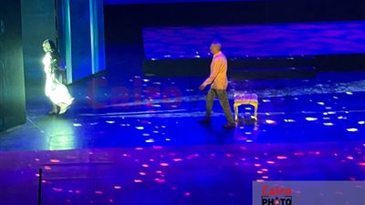 محمود حميدة يقدم عرضًا مسرحيًا في حفل ختام مهرجان القاهرة الدولي للمسرح التجريبي