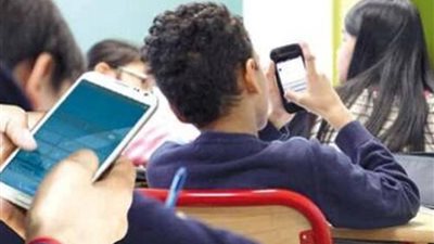ولاية أمريكية تعلن حظر استخدام الهاتف المحمول في المدارس العامة