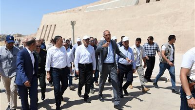 رئيس الوزراء يتفقد أعمال تطوير الخدمات بمنطقة الأهرامات
