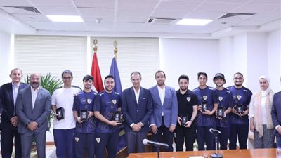 خلال تكريمه منتخب مصر للرياضات الإلكترونية.. وزير الاتصالات: الألعاب الرقمية أصبحت صناعة لها شأن كبير عالميا 