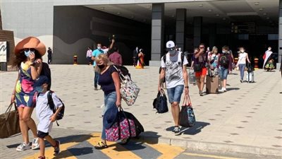 الغردقة ومرسى علم تستقبلان 32 ألف سائح على مدار اليوم | بث مباشر