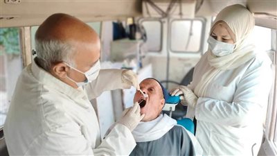 الكشف على 1903 حالات خلال قافلة طبية مجانية بالمنيا