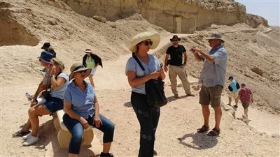 وفد متعدد الجنسيات يزور المعالم الأثرية بمناطق تل العمارنة وبني حسن وتونا الجبل بالمنيا