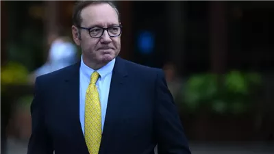 بعد تبرئته من 9 تهم جنسية.. كيفن سبيسي مستعد للعودة إلى هوليوود