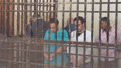 جنايات البحر الأحمر تقضي بإعدام شخص والمؤبد لشقيقه بعد إنهاء حياة زوجة أحدهما وطفلتها برأس غارب 