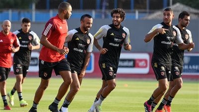 مران الأهلي.. فقرة بدنية وتصعيد حارس ناشئ وكولر يحاضر اللاعبين