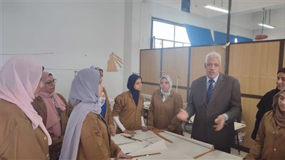 العمل: تدريب مهني لفتيات أسيوط على التفصيل والخياطة 