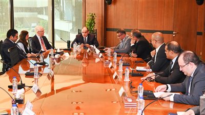 وزير الصناعة يترأس فعاليات اجتماع المائدة المستديرة لشركات الصناعات الغذائية