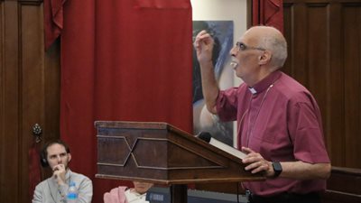 رئيس الأساقفة: نحن نعمل من أجل الله وليس قادة الكنائس