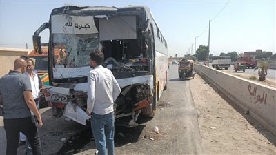 إصابة 12 شخصا في تصادم حافلتين رحلات بطريق الإسماعيلية الزقازيق الزراعي