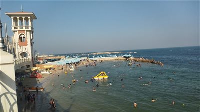 رغم العاصفة دانيال.. السياحة والمصايف تدعو المصطافين لقضاء أوقات ممتعة بشواطئ الإسكندرية