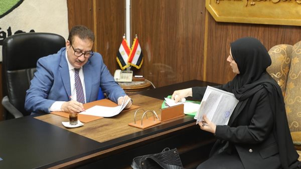 جانب من لقاء محافظ