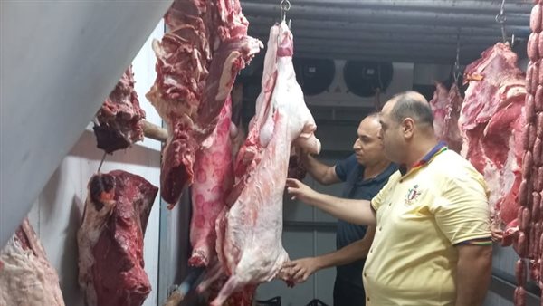 ضبط مطعم بداخله كمية