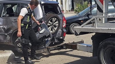 سرعة زائدة.. ضبط صاحب سيارة تسببت في تهشم سيارتين وعمود إنارة ببورسعيد | صور