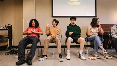 خبير: وسائل التواصل الاجتماعي تزيد من شعور عدم الرضا.. التأثير الأكبر يقع على المراهقين