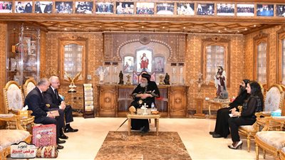 لنوال البركة.. البابا تواضروس الثاني يستقبل سفيري بتسوانا وأذربيجان