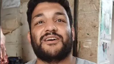 جزار بالجيزة يدشن مبادرة لبيع اللحوم بـ 170 جنيهًا: مبنخسرش لأنها مهنتنا ورثناها أبًا عن جد | بث مباشر