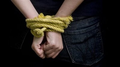 وسط الشارع وبعد صلاة الجمعة.. عاطل يتحرش بسيدتين في الهرم والأمن يضبطه