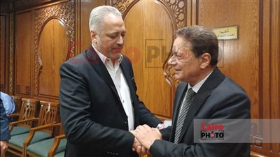 بحضور كرم جبر.. بدء عزاء والدة تامر أمين في مسجد الشرطة بالدراسة | بث مباشر