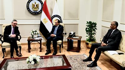 وزير البترول يبحث مع سكاتك النرويجية مستجدات مشروع إنتاج الميثانول الأخضر