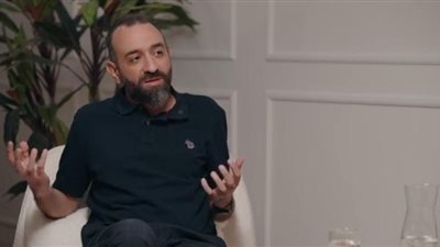 بعد أزمة اعتذار محمد سلام.. عمرو سلامة: الفن مش رقص وهلس وعري لكنه قادر على تشكيل وعي البشرية