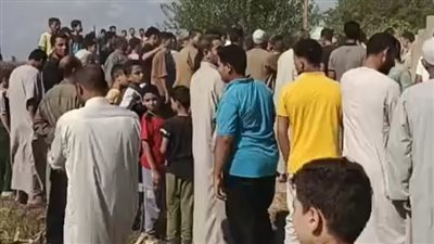 3 من عائلة واحدة.. حزن بين أهالي البحيرة خلال دفن 4 من ضحايا دانيال بليبيا | بث مباشر