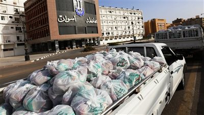 حياة كريمة.. توزيع شنط مواد غذائية لـ 20 ألف أسرة بأسوان