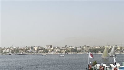 الرياح تلغي رحلات البالون وتنعش نشاط المراكب الشراعية بالأقصر 