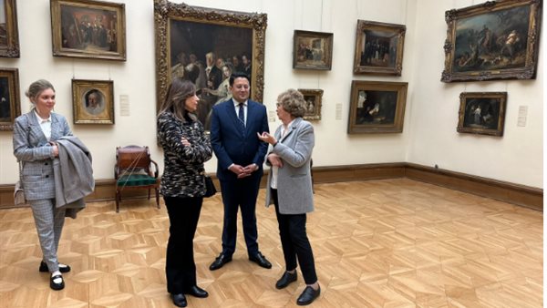 وزيرة الثقافة في