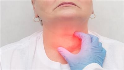  تغير الصوت.. تعرف على أعراض سرطان الغدة الدرقية 