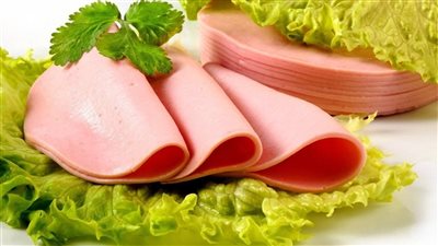 طريقة عمل اللانشون البيتي بالجبنة المثلثات.. مذاق رائع بأقل المقادير