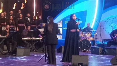 بعدد من الأغاني.. طلاب حلوان يبدعون خلال حفل ختام أسبوع شباب الجامعات | صور