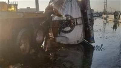 انقلاب سيارة نقل ثقيل محملة بالعسل على طريق القاهرة الإسكندرية الزراعي | بث مباشر 