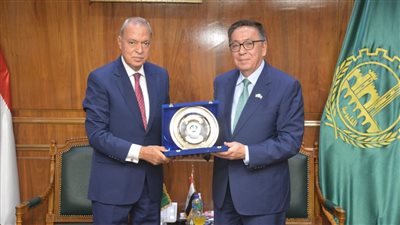 محافظ القليوبية يبحث مع سفير كازاخستان سبل التعاون المشترك 