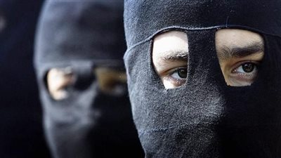 عصابة تنتحل صفة رجال شرطة للاستيلاء على أموال زوجين بأكتوبر