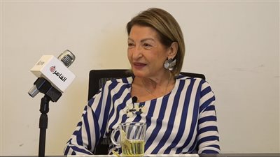 ليلى عز العرب تنتقد رحلة بيزنس كلاس لمصر للطيران الداخلية: الوجبة علبة عصير و4 بيتي فور وصوت الشاشات لا يعمل