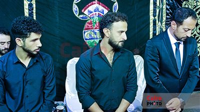 محمد مهران يستقبل عزاء والده بمسجد ثابت مكي بمصر القديمة