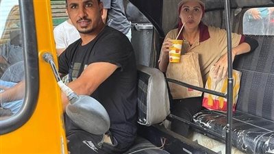 داخل توك توك.. ياسمين رئيس تنشر صورًا من كواليس فيلم الفستان الأبيض