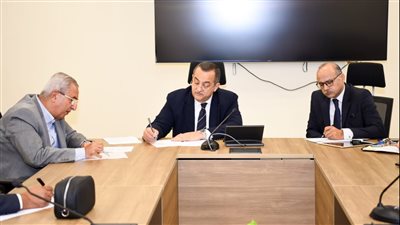 وزيرة الهجرة توجه ببحث تسوية أوضاع الطلاب العائدين من السودان غير المستوفين للأوراق