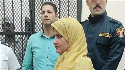 المدعي بالحق المدني طلب تغيير الدائرة.. مشادة تتسبب في رفع جلسة محاكمة سيدة فاقوس قاتلة ابنها | بث مباشر