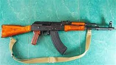 القبض على أب ونجله بحوزتهما 2 كيلو مخدرات وبندقية آلية في قنا