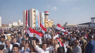 السيسي يدير حوارًا مع الآلاف المحتشدة من أبناء بني سويف