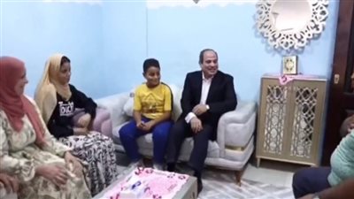 الرئيس السيسي يستجيب لسيدة في قرية سدس الأمراء ببني سويف ويزور مسكنها