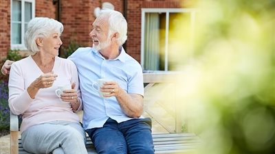 دراسة| المشي تحت المطر بعد تناول كوب شاي ينشط الجسم ويهدئ الأعصاب