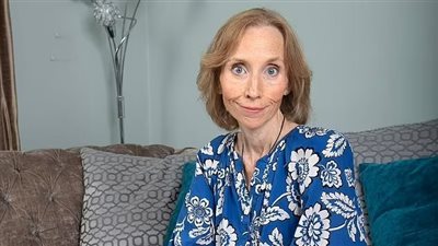 اعتادت على المكياج منذ الصغر.. إصابة سيدة بورم سرطاني نادر بسبب مستحضرات التجميل 