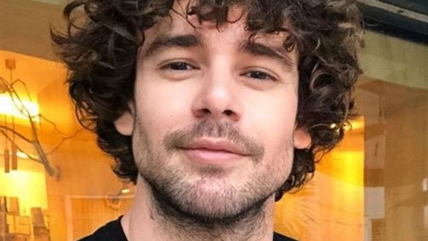 قصات شعر كيرلي للرجال