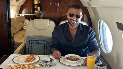 على طريقة محمد رمضان.. أحمد سعد يظهر في طائرة خاصة: طاير للقمر