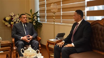 وزير التنمية المحلية يتابع مع محافظ الدقهلية الخطة الاستثمارية واستعدادات العام الدراسي الجديد بالمحافظة