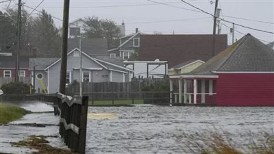 ضرب الولايات المتحدة وكندا.. أيرلندا تترقب طوفان إعصار لي 