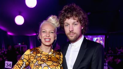 سيا تكشفت عن معاناتها من الاكتئاب لمدة 3 سنوات بعد طلاقها من زوجها السابق إريك أندرس لانج